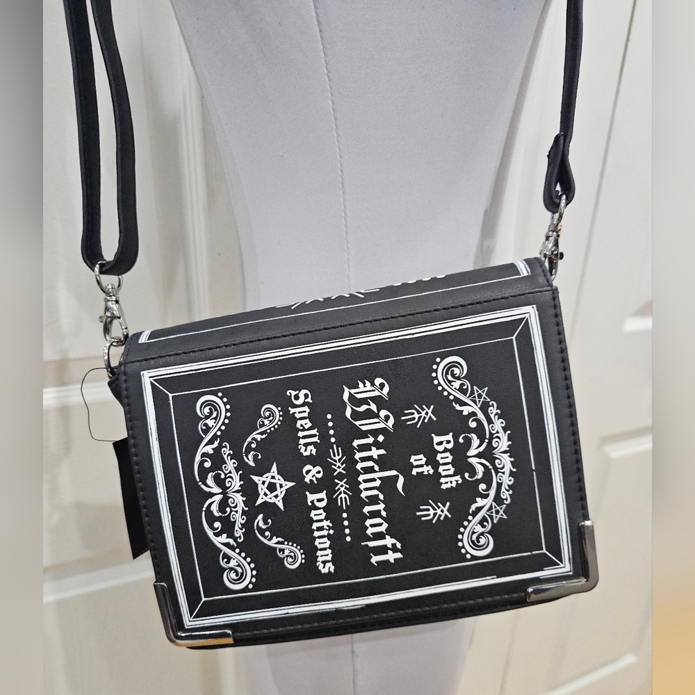 Hot Topic Goth Witchcraft Spells & Potions Book Black Crossbody Bag Purse NWT - Picture 8 of 9